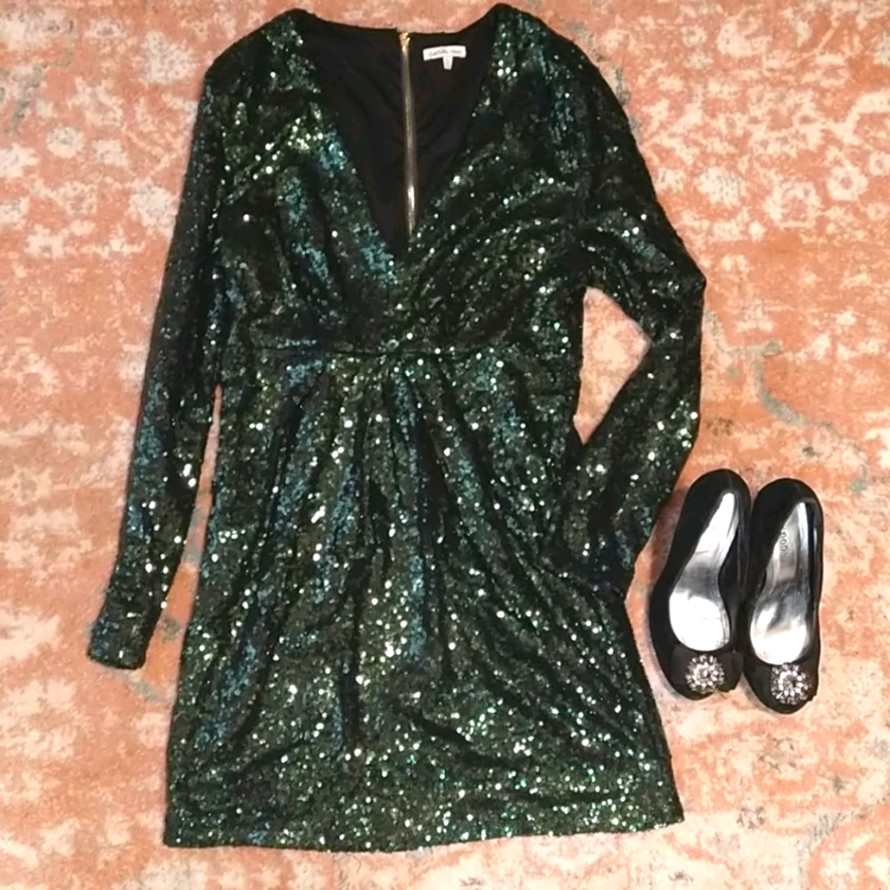 Extra large green dress, Size 7 black heels